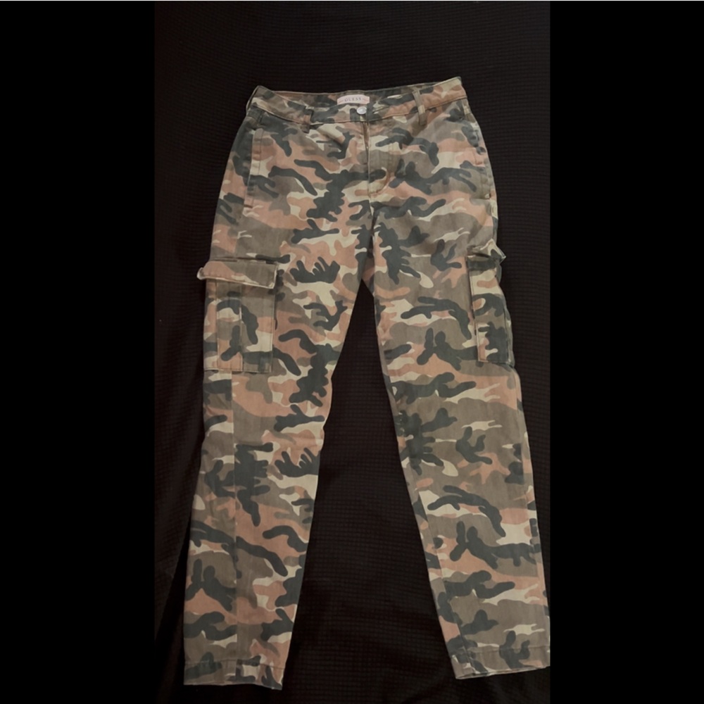 Guess Camouflage High-Rise Cargo Pants